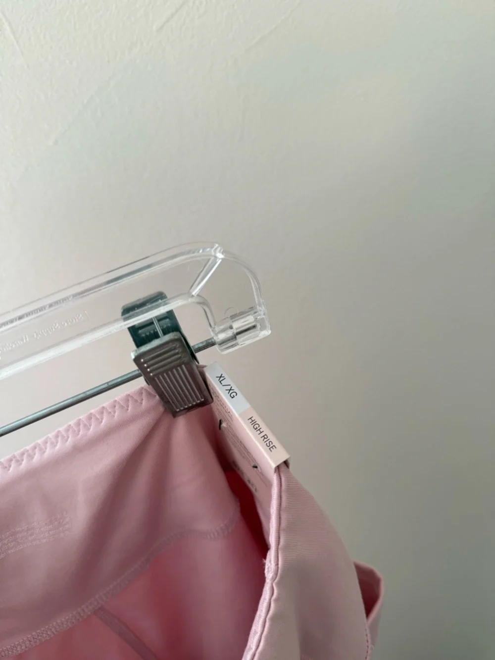 Victoria's Secret VSX Essential
High Rise Pocket Legging Sz XL
Chalk Rose - NWT - Picture 13 of 14